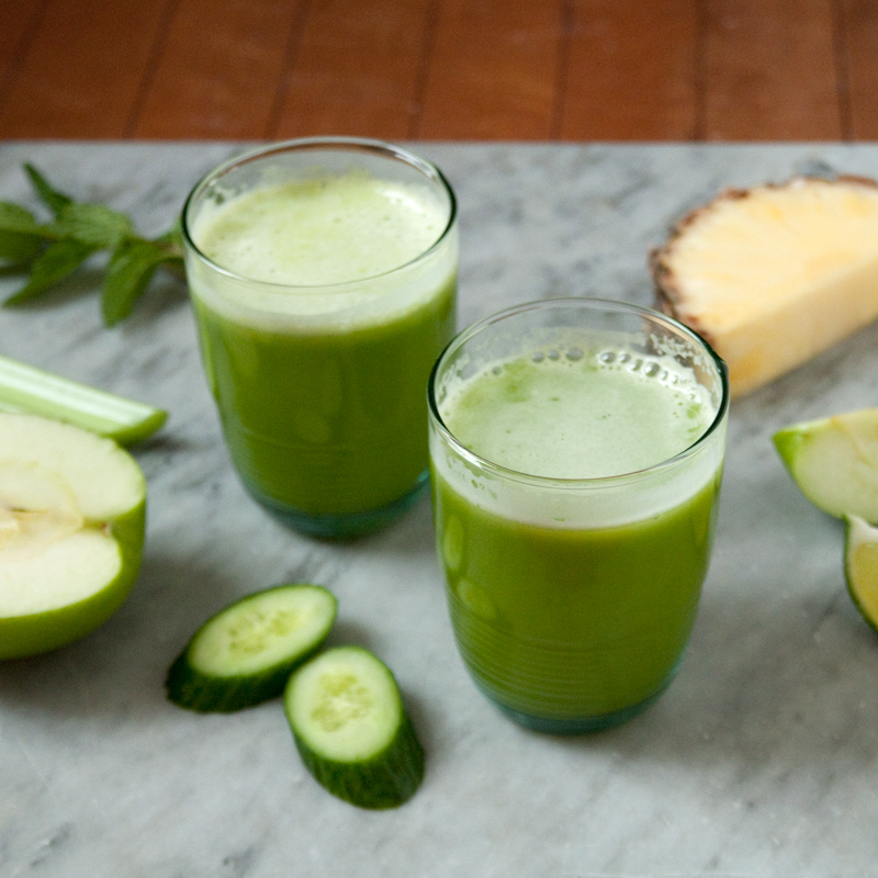 2-Glasses-of-Green-Juice